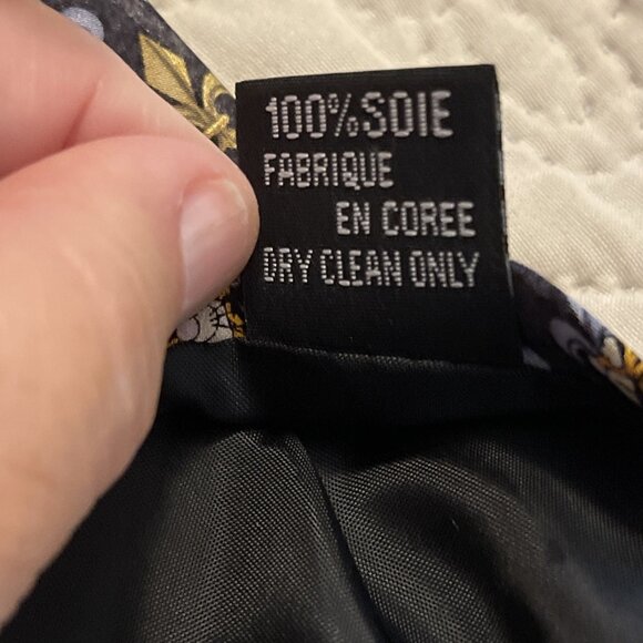 The Disney Store - Tigger - Fleur De Lis Design Men's 100% Silk Neck Tie 3.75x62 - Picture 4 of 9